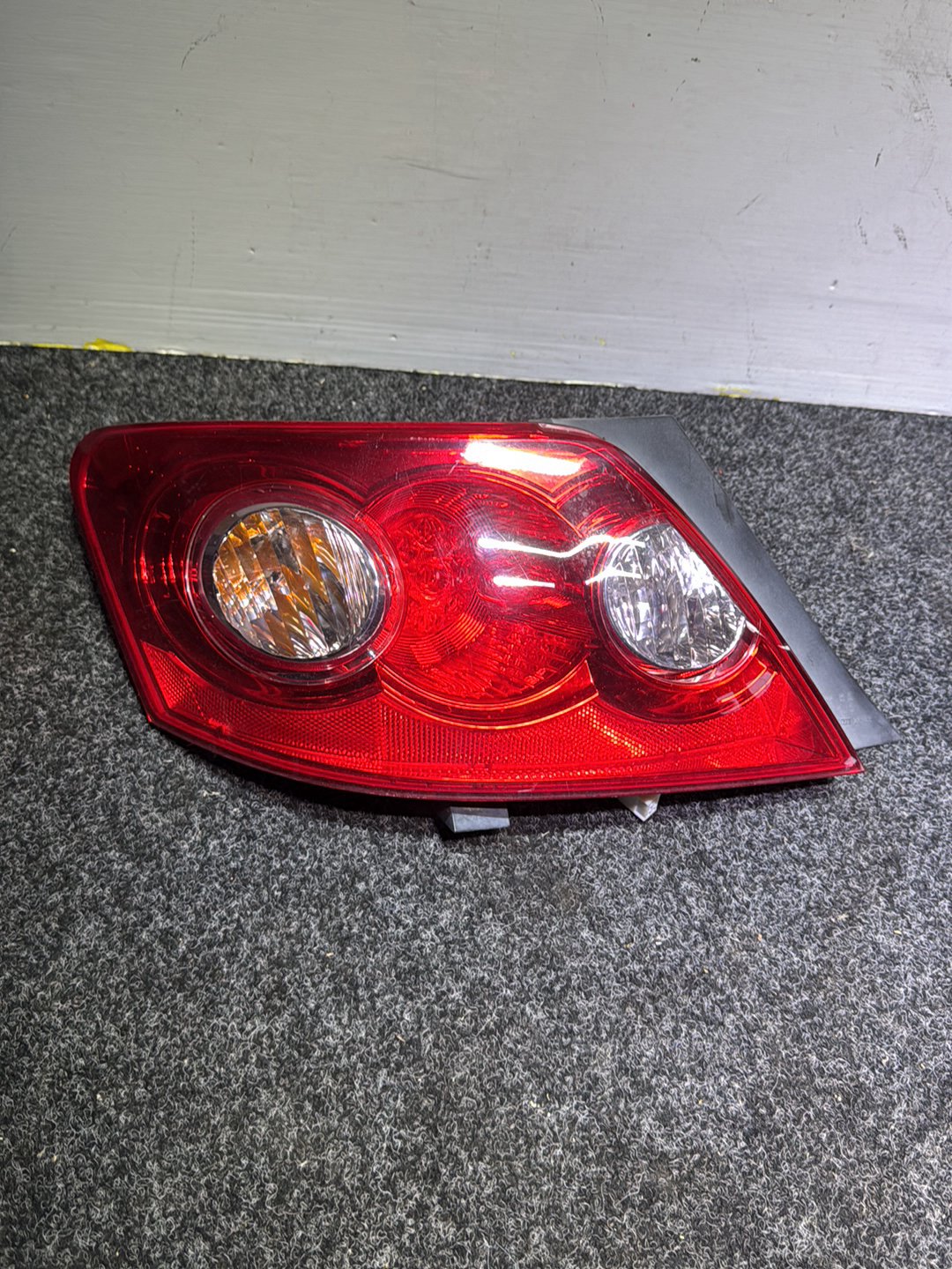 2005 Toyota Mark X- Left Taillight PN: KOITO 22-333