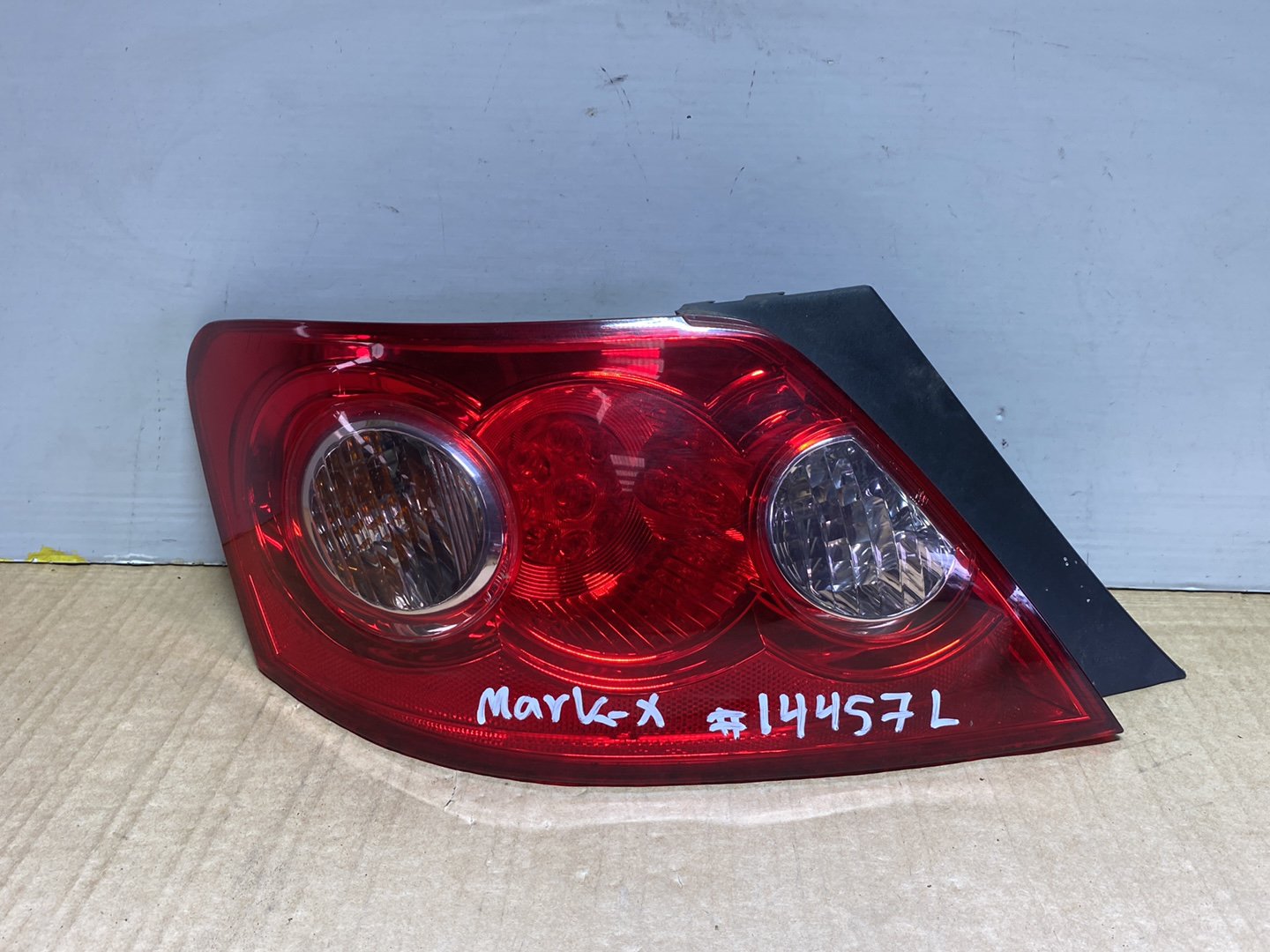 2005 Used Toyota Mark X GRX120 - Left Taillight PN: Koito 22-333