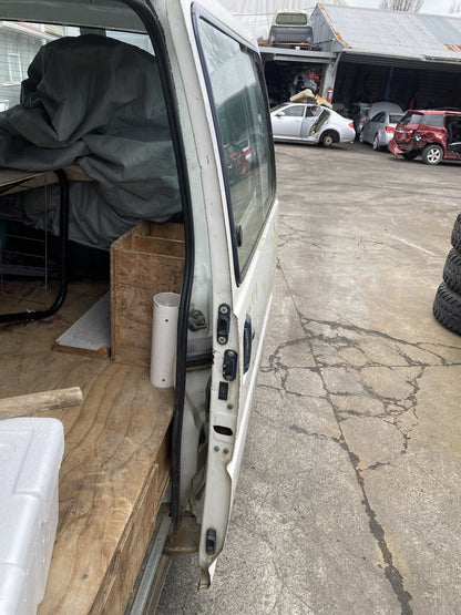2014 Mitsubishi L300 Dismantling For Parts