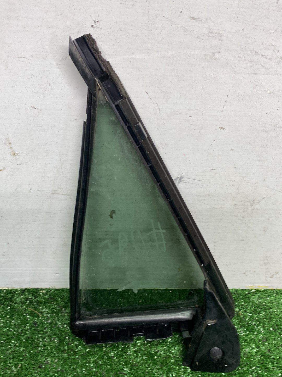 2009 Mazda Axela - Right Rear Quarter Door Glass PN: M262