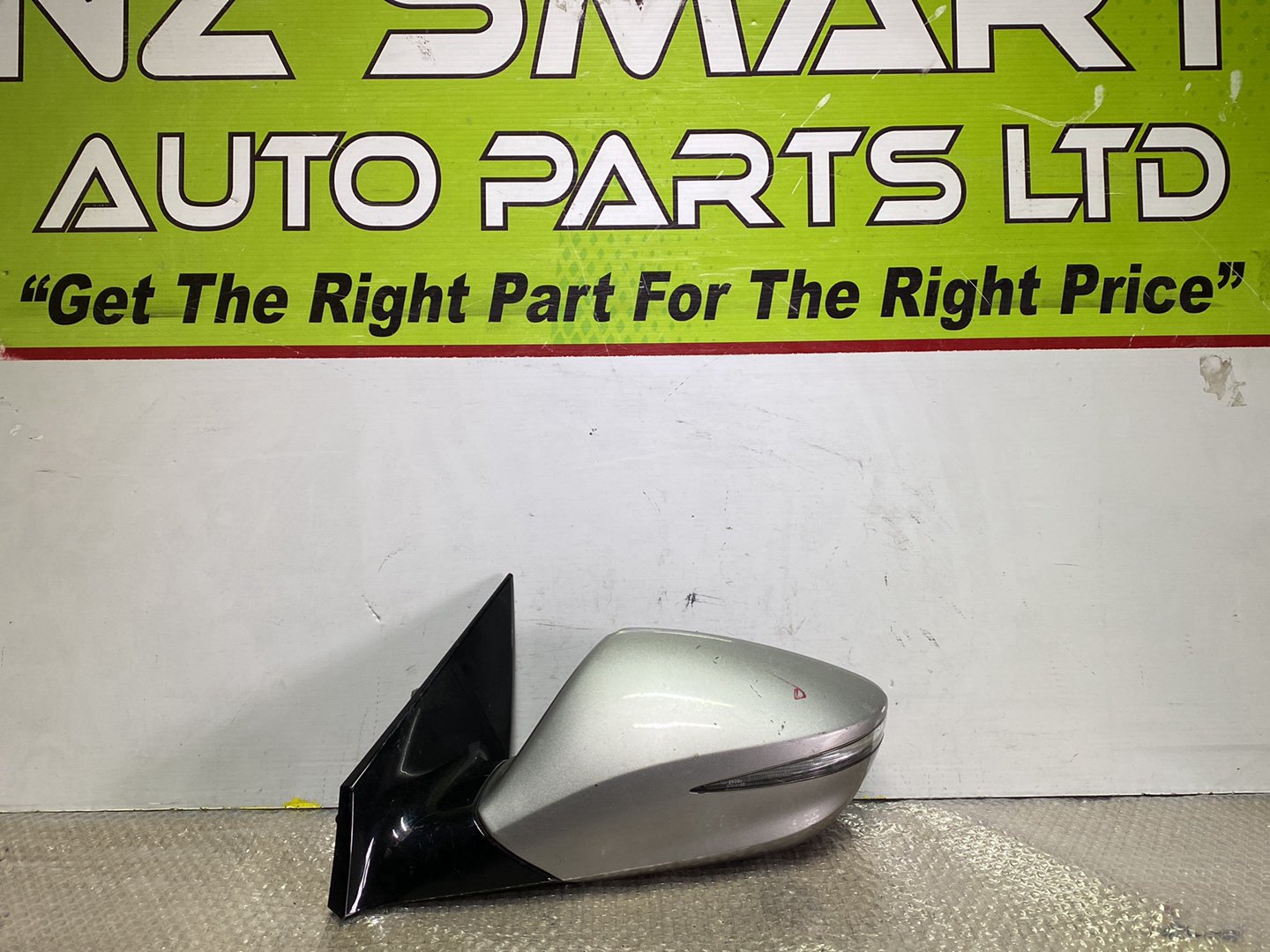 2013 Hyundai i45- Left Door Mirror PN: 9 wires