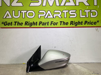 2013 Hyundai i45- Left Door Mirror PN: 9 wires