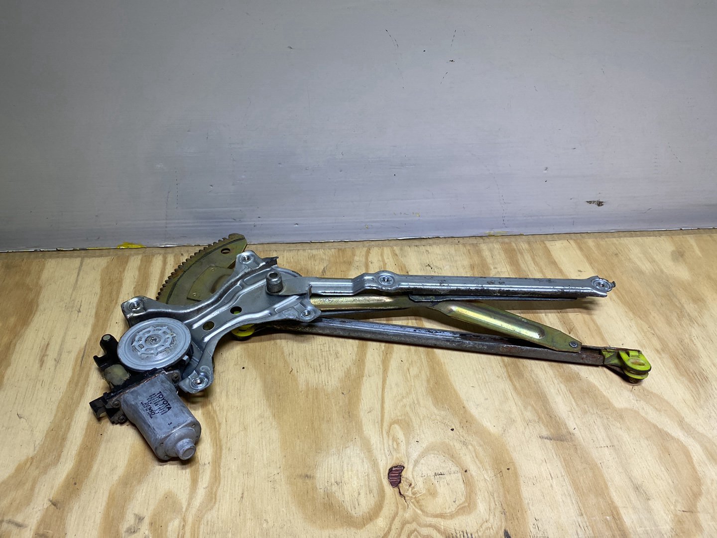 1998 Toyota Caldina ST215 - Left Front Window Regulator/Motor
