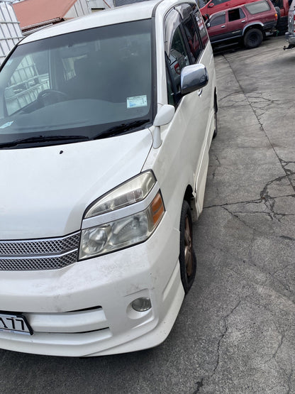 2007 Toyota Voxy AZR60- Dismantling For Parts