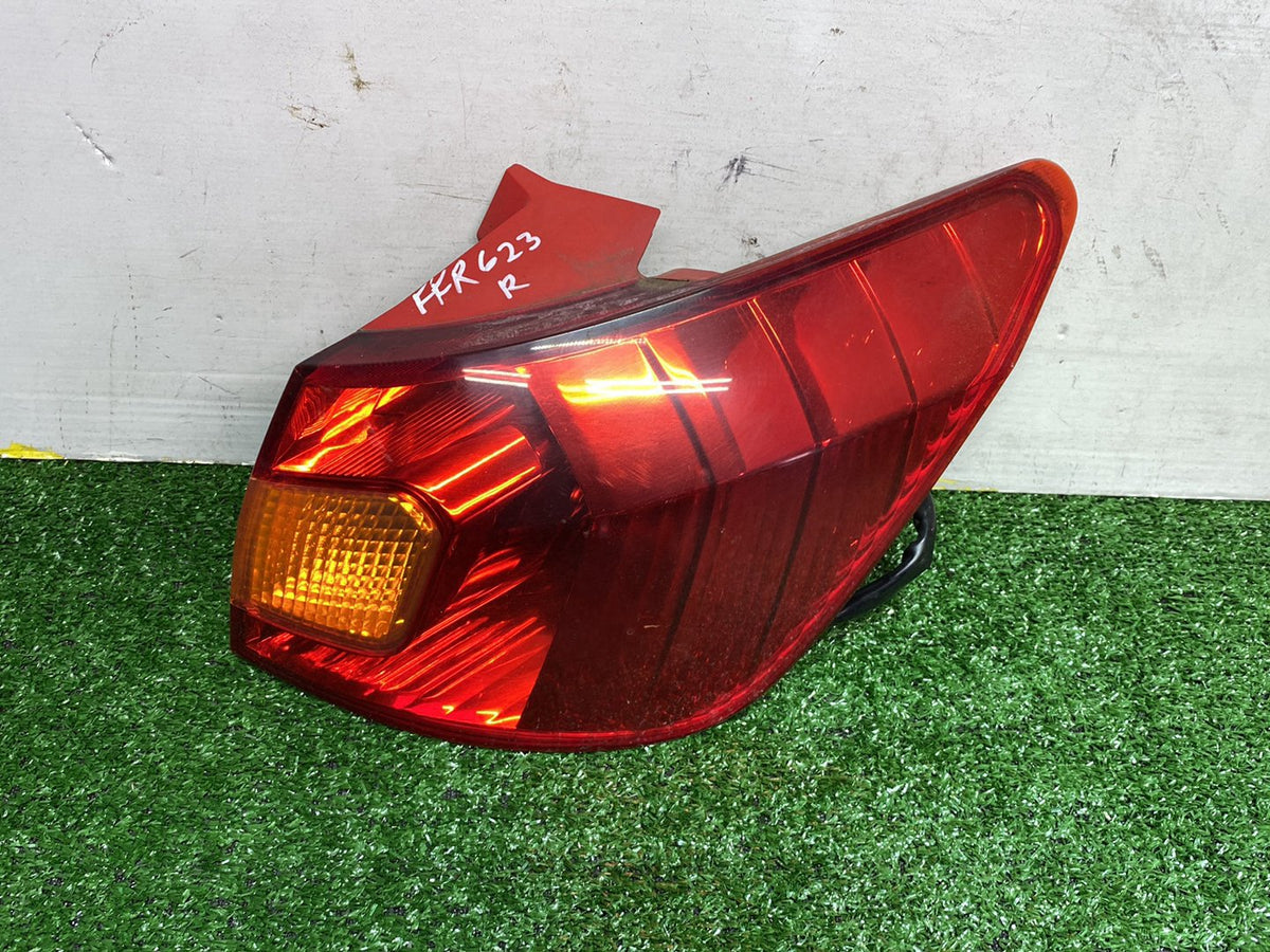 2002 Used Toyota Caldina - Right Taillight PN: 21-57