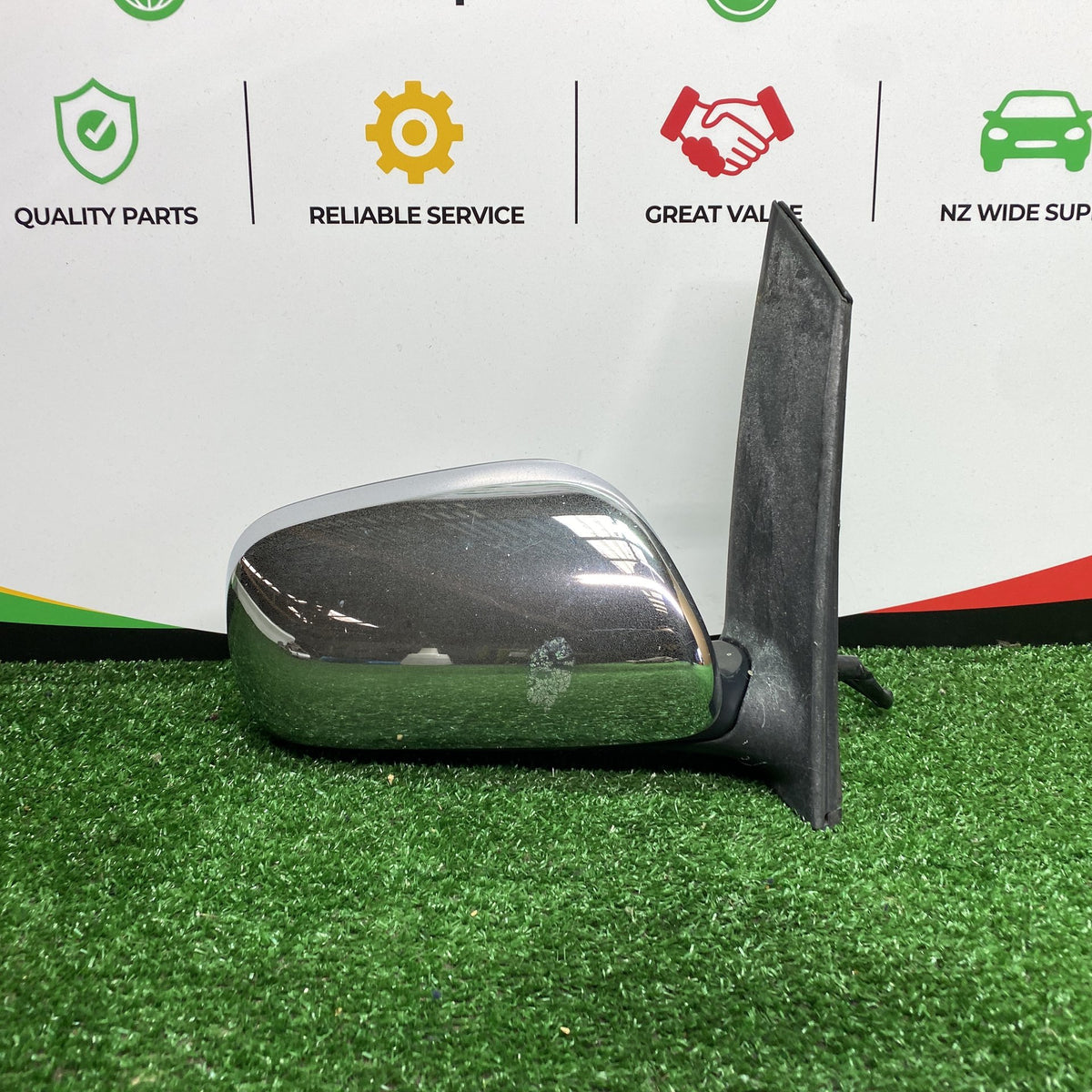 2004 Used Toyota Wish - Right Door Mirror PN: 7 wires