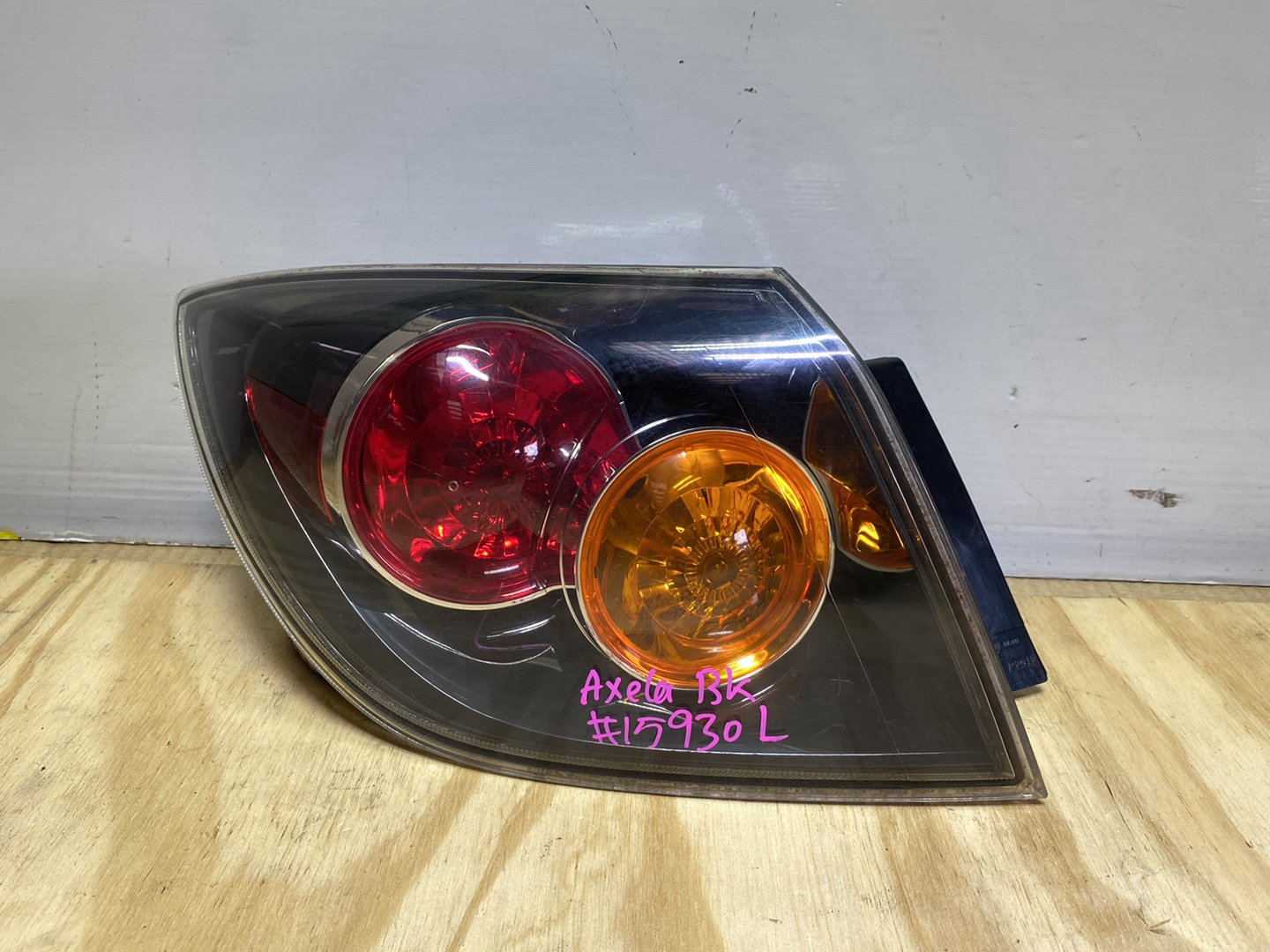 2005 Mazda Axela BK5P - Left Taillight PN: P2912