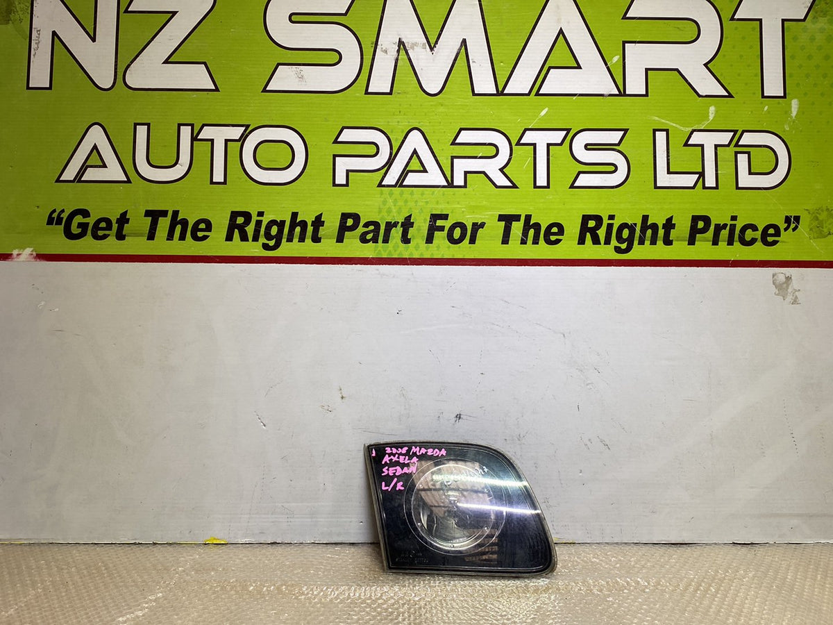 2008 Mazda Axela - Left Boot Light PN: P2775