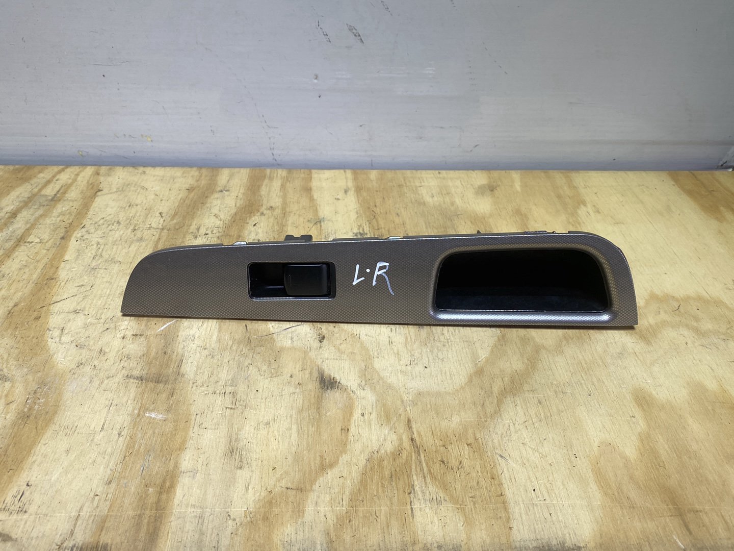 2007 Nissan Tiida C11 - Left Front Window Switch