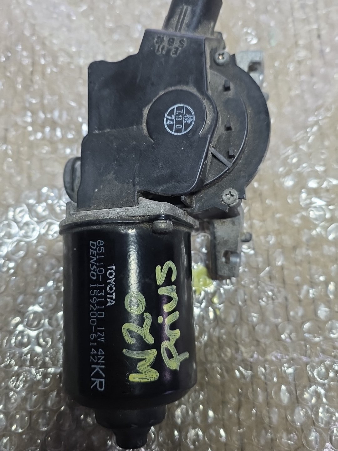 2011 Toyota Prius W20- Front Wiper Motor PN: see the photos