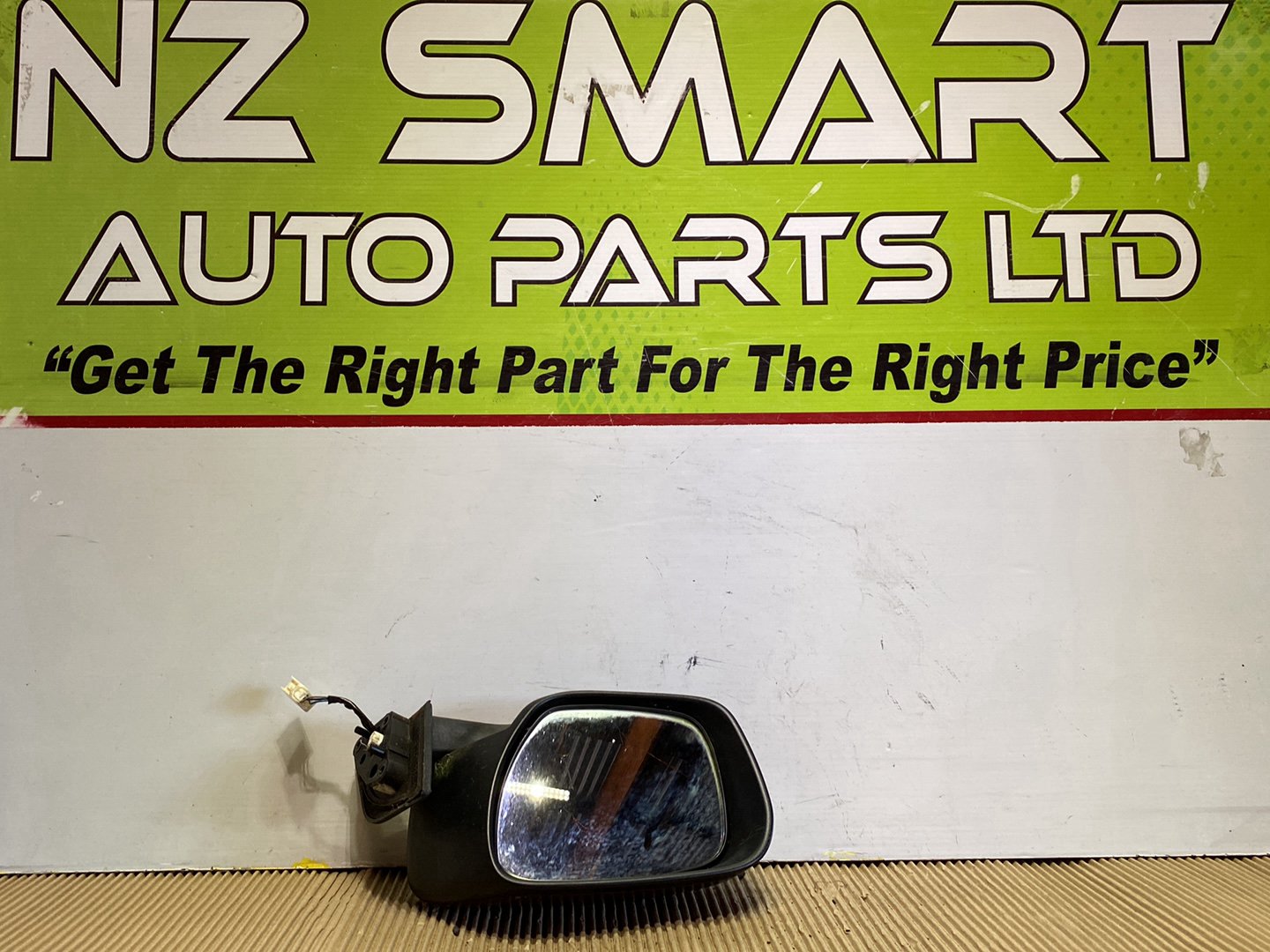 2007 Mazda MPV- Left Door Mirror PN: 2 plugs and 11 wires