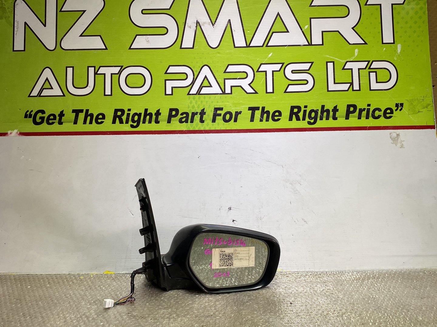 2003 Mitsubishi Grandis- Right Door Mirror PN: 9 wires
