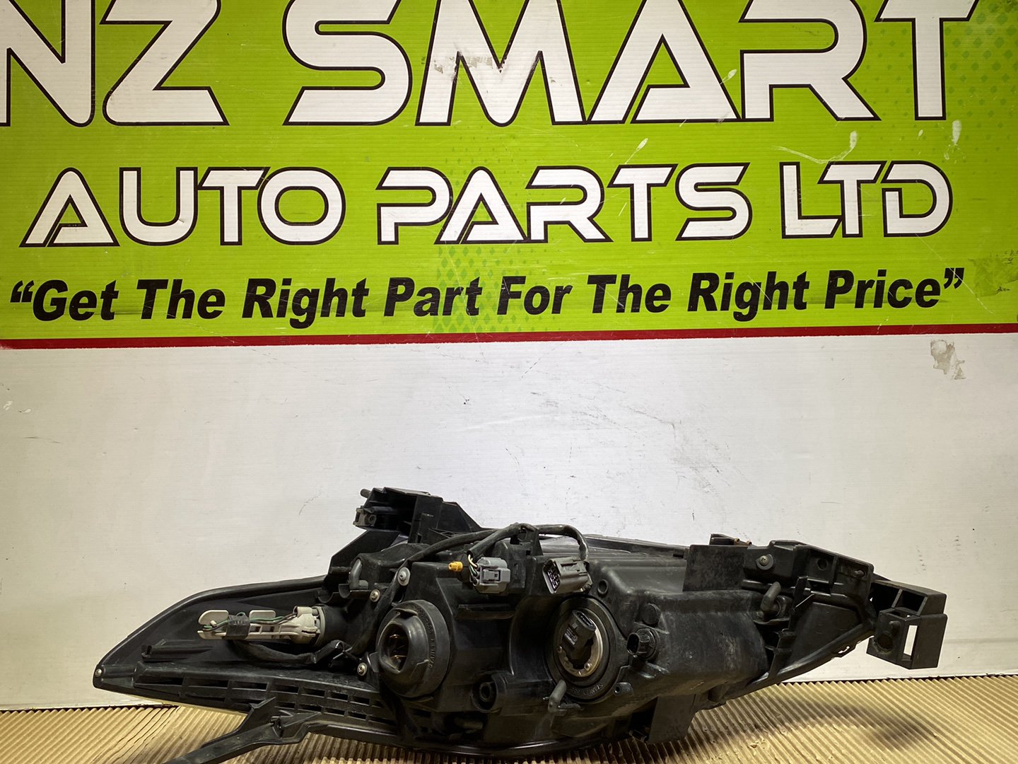 2009 Mazda Premacy- Right Headlight PN: see photos