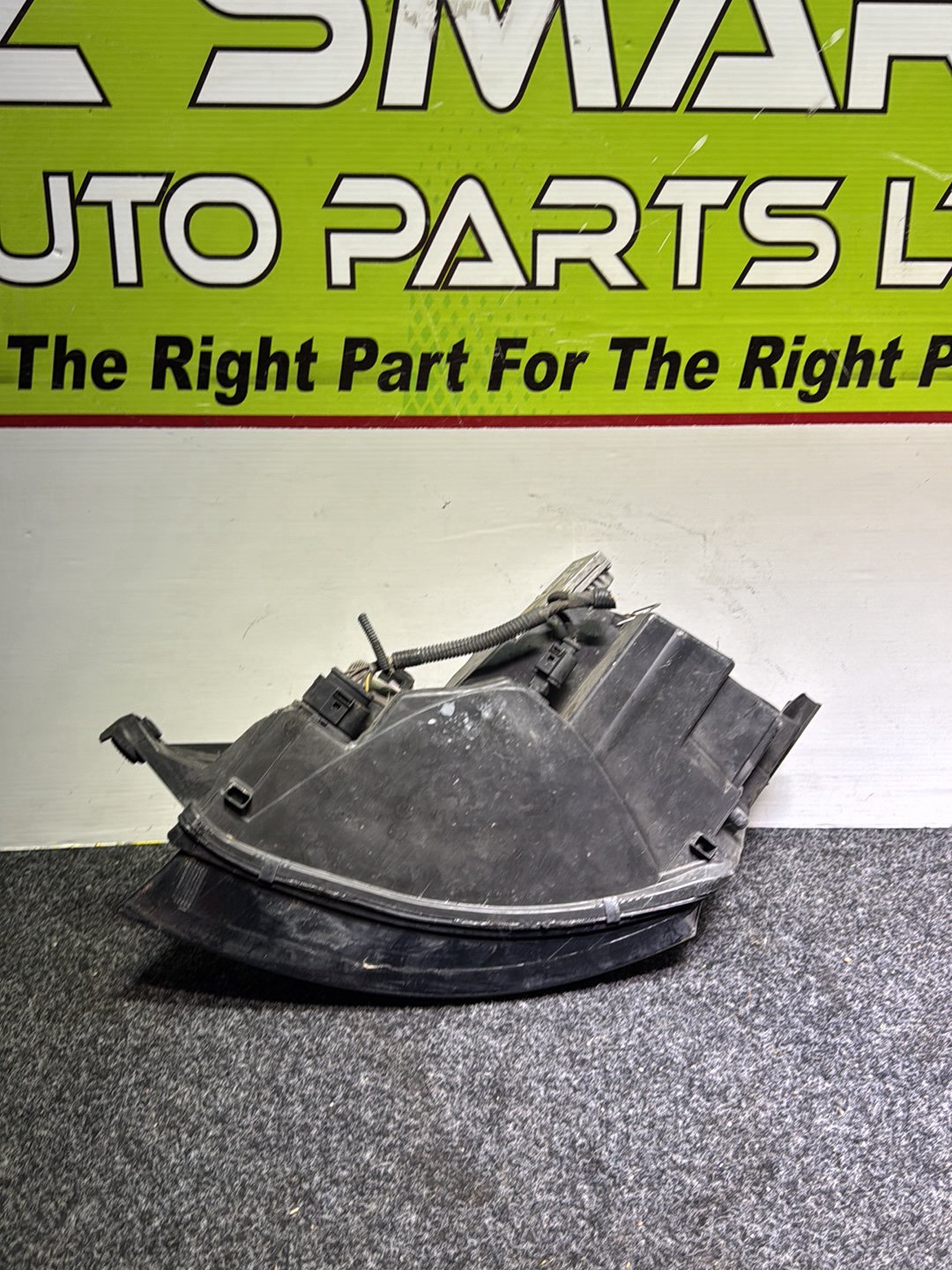 2005 Audi TT TRUZZZ8N751013059 - Right Headlight PN: 8N0 941 004