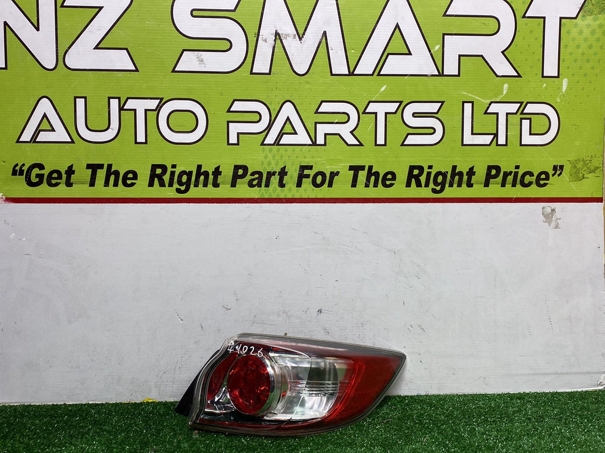 2010 Mazda Axela BL5FW - Right Taillight PN: STANLEY P8239
