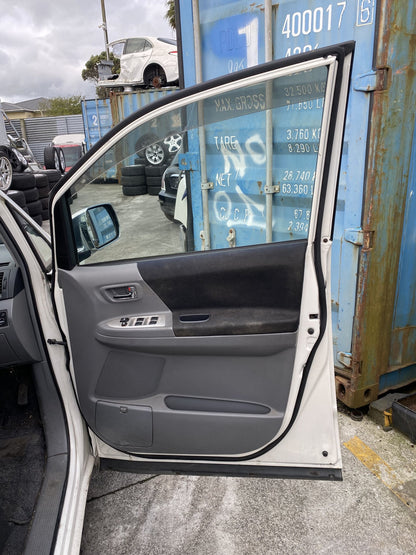 2007 Toyota Voxy AZR60- Dismantling For Parts