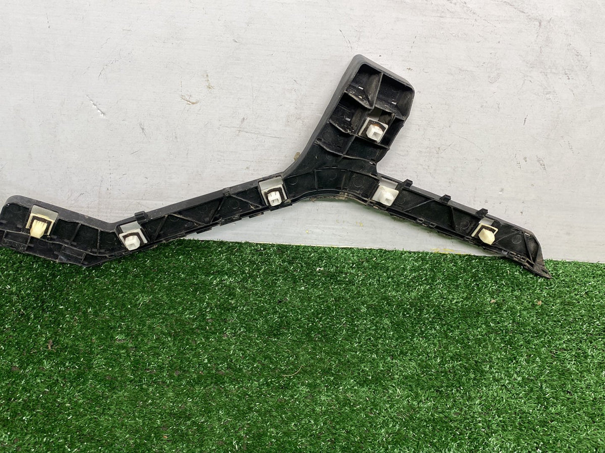 2009 Honda Odyssey RB3 - Right Rear Bumper Retainer PN: