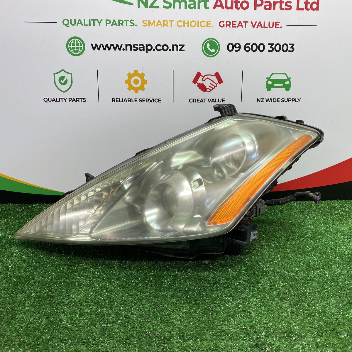 2004 Nissan Murano - Left Headlight PN: KOITO 100-63779