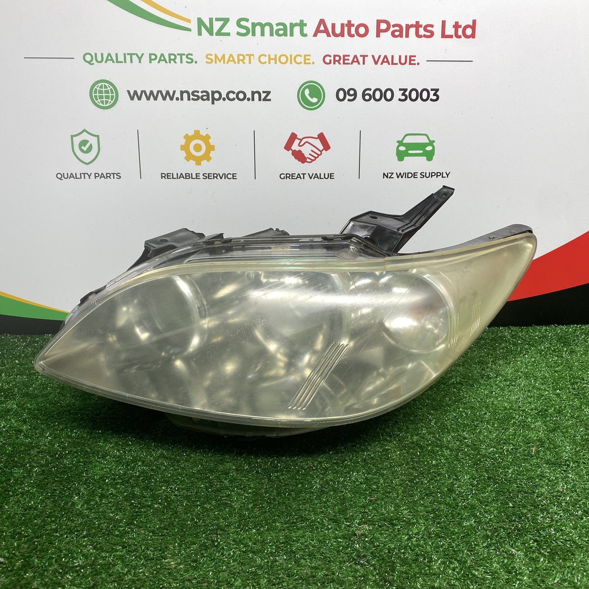 2004 Mazda MPV - Left Headlight PN: STANLEY P3811