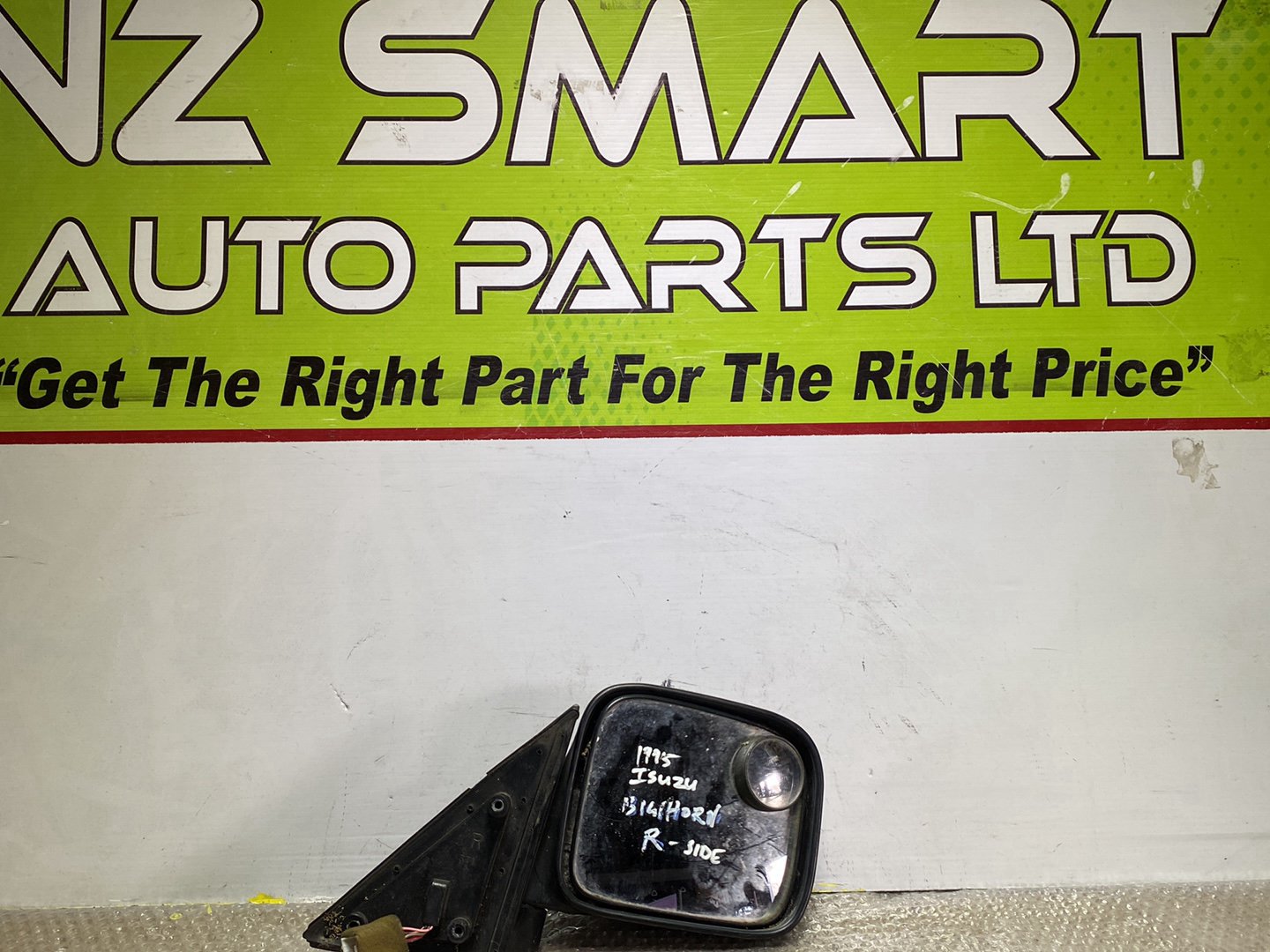 1995 Isuzu Bighorn- Right Door Mirror PN: 7 wires