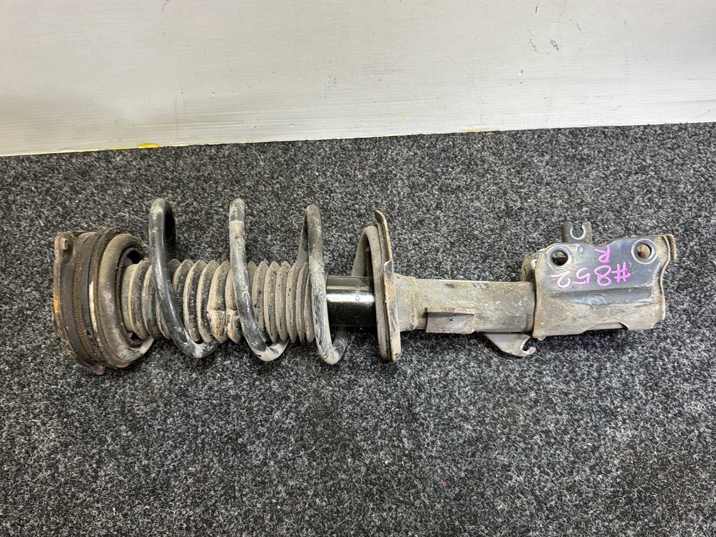 2014 Nissan Serena HFC26 - Right Front Shock Absorber
