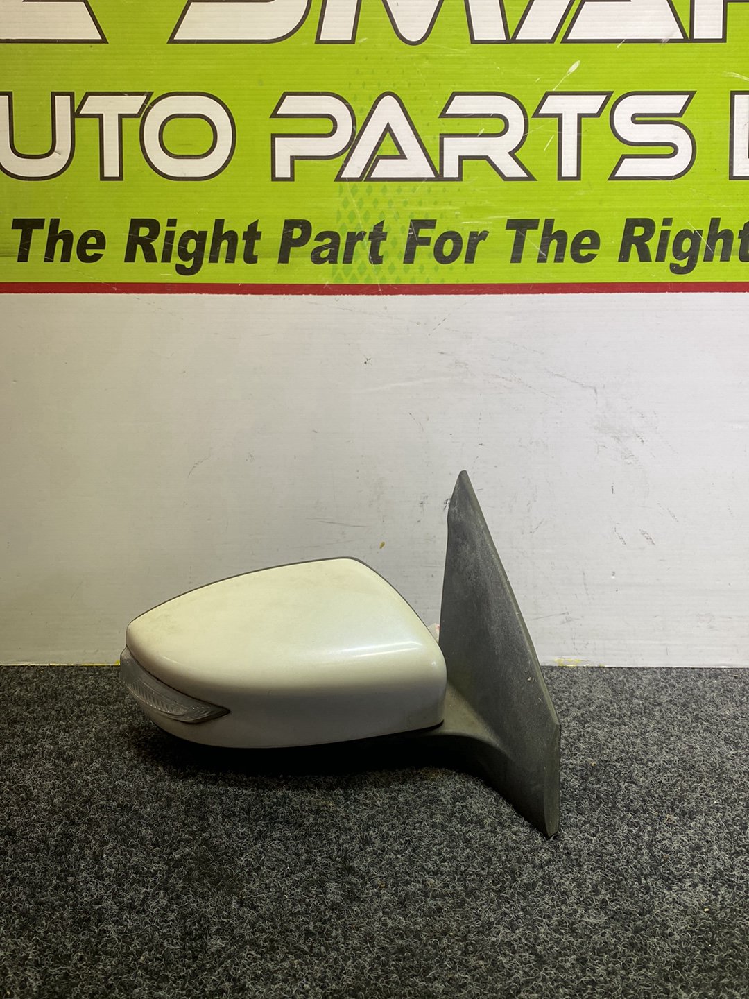 2013 Nissan Leaf - Right Door Mirror PN: 9 wires