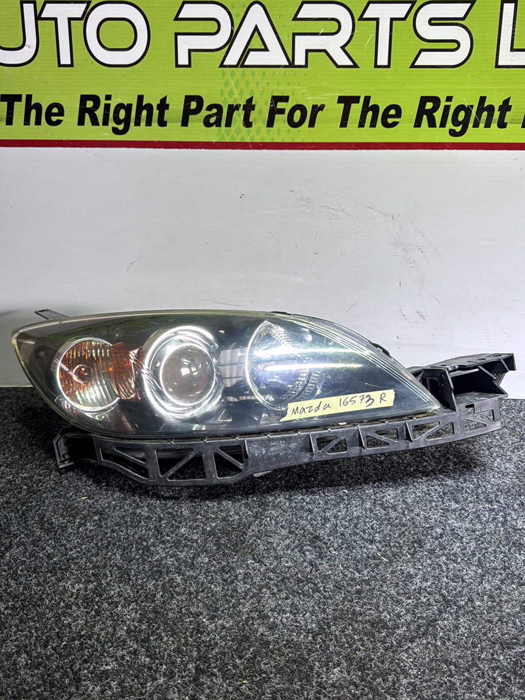 2006 Mazda Axela- Right Headlight PN: STANLEY P2951