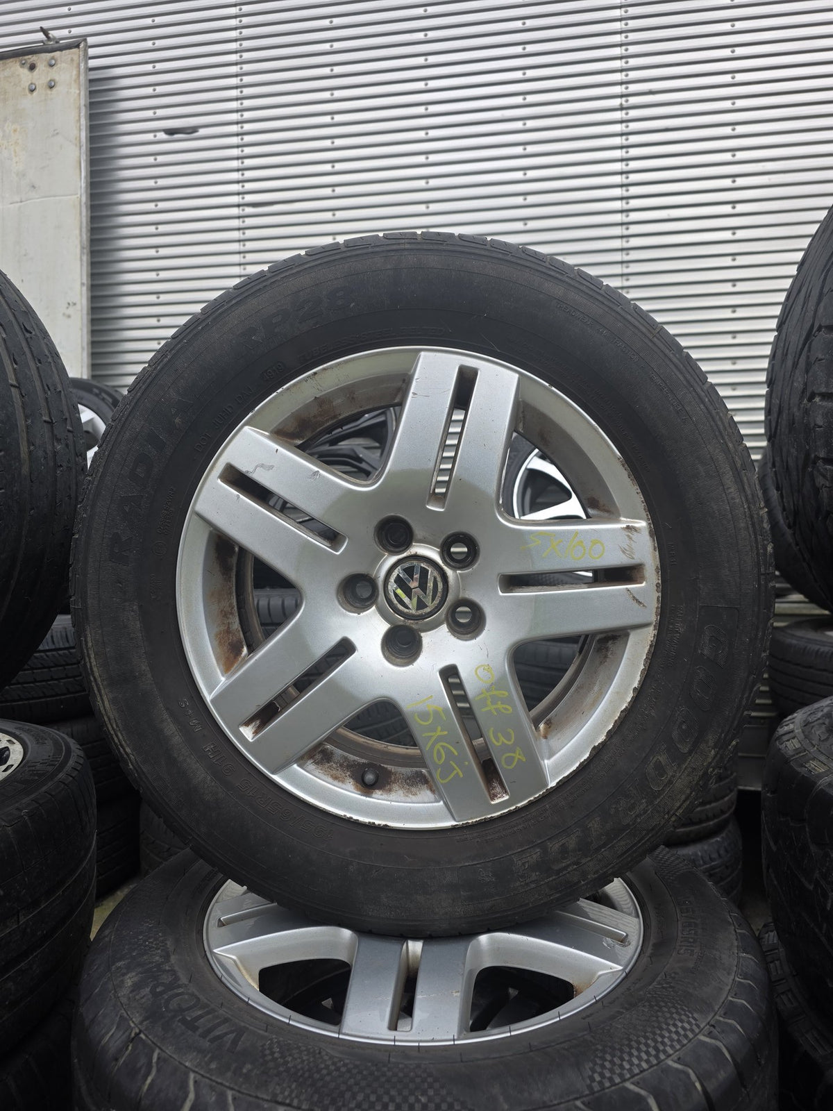Volkswagen - Mag Wheel Set 5x100 Stud Pattern/ Wheel Size: 15x6 J/ Offset: 38