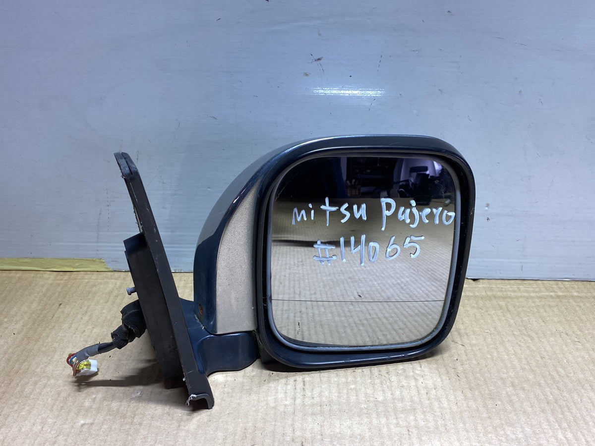 2001 Mitsubishi Pajero V75W - Right Door Mirror PN: 5 wires
