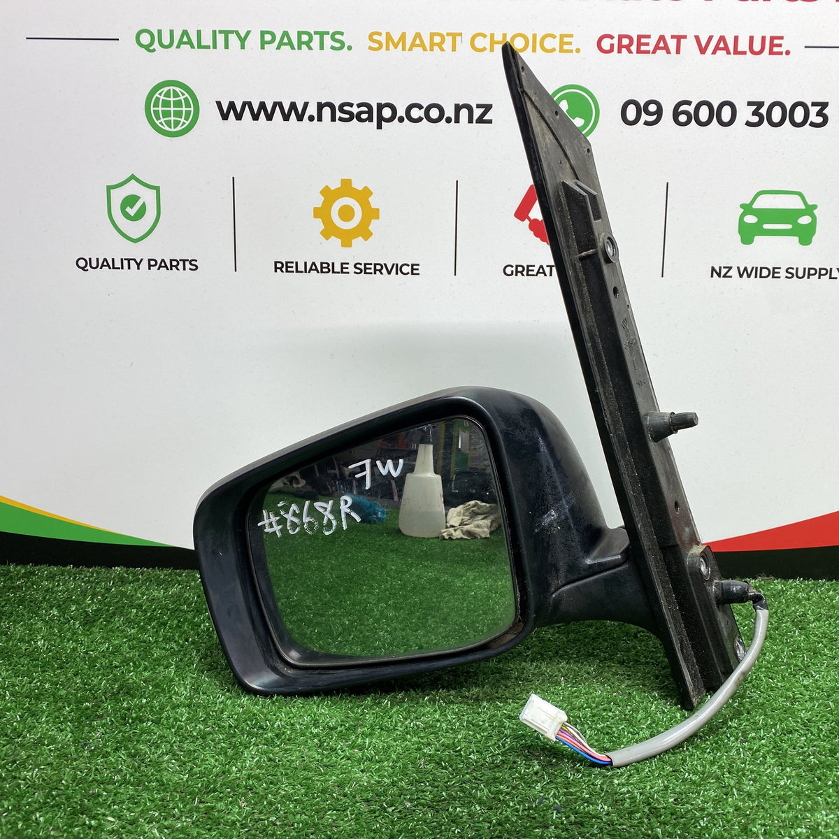2008 Nissan Serena C25 - Left Door Mirror PN: 7 wires