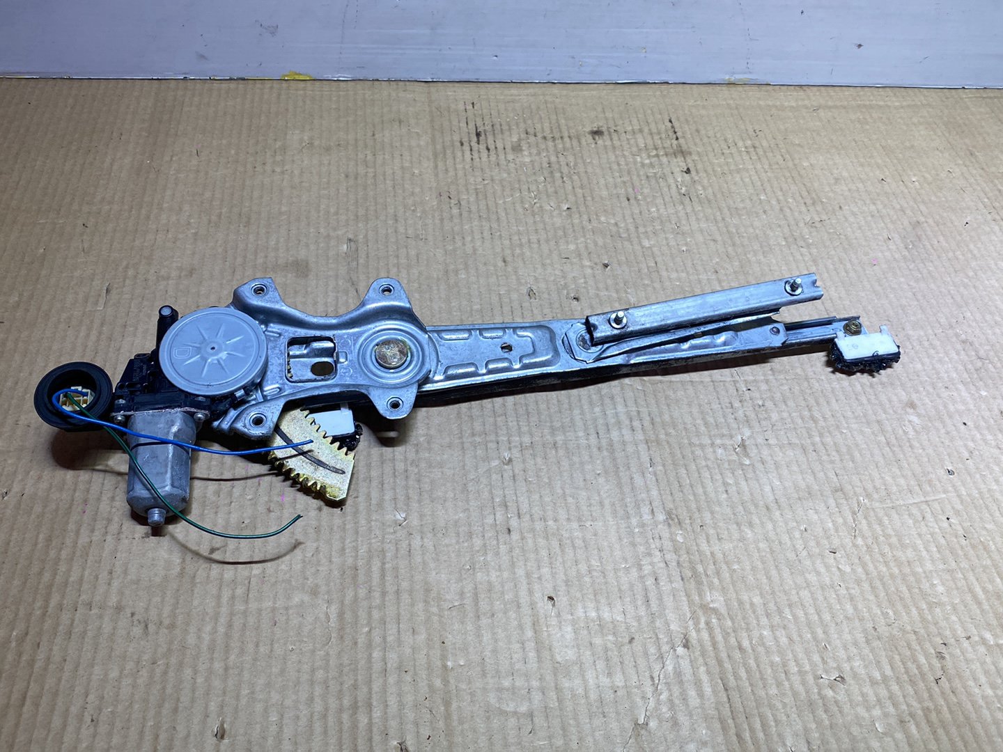 2006 Nissan Fuga Y50 - Left Rear Window Regulator/Motor