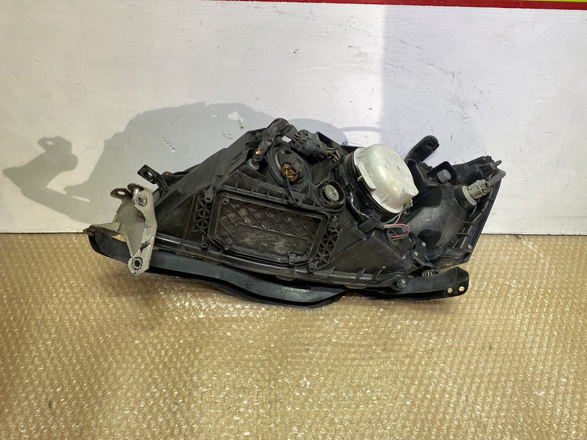2005 Subaru Legacy - Right Headlight PN: 84001AG701