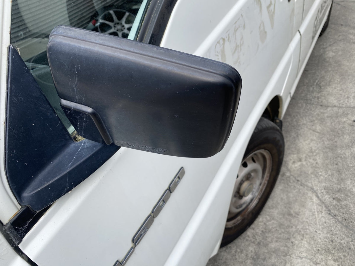 2014 Mitsubishi L300 Dismantling For Parts