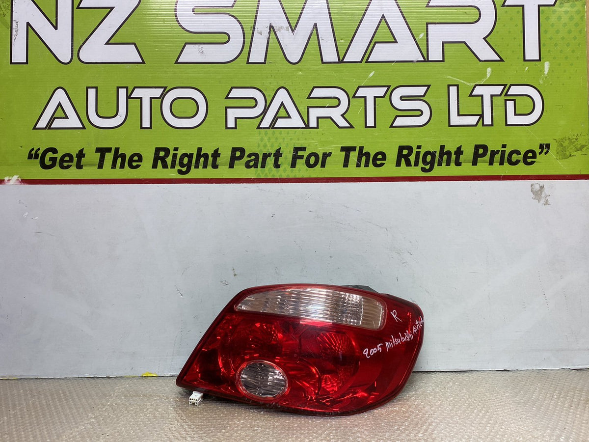 2005 Mitsubishi Airtrek - Right Taillight PN: 220-87685