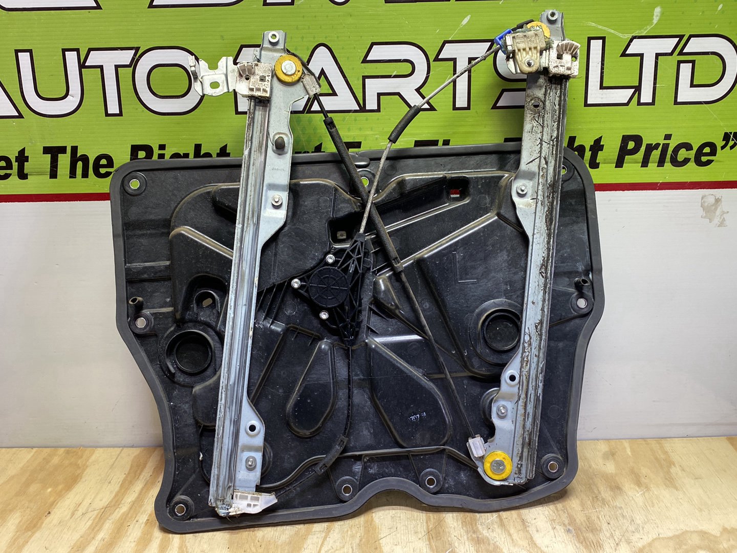 2007 Nissan X-Trail NT31 - Left Front Window Regulator/Motor