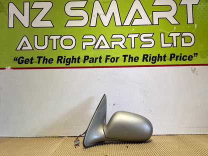 2003 Nissan Bluebird- Left Door Mirror PN: 5 wires