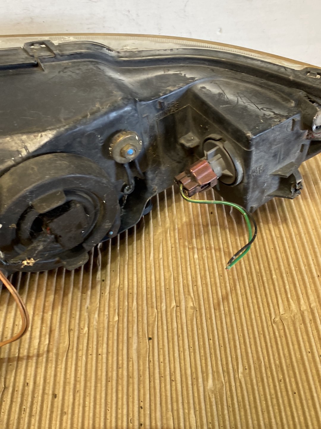 2002 Mitsubishi Galant- Right Headlight PN: see photos