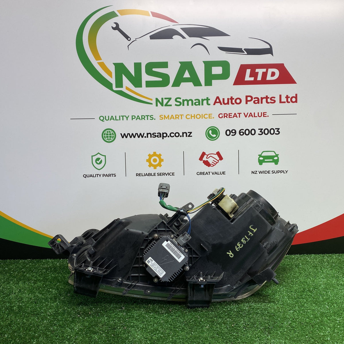2007 Mazda CX-7 - Right Headlight PN: KOITO 100-41026