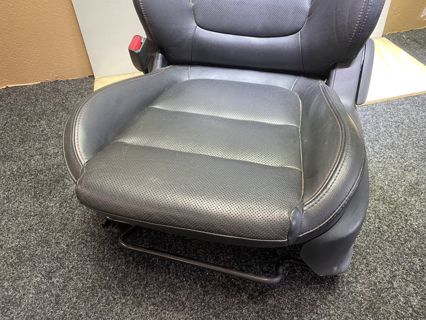 2013 Mazda CX-5 KE2AW - Left Front Seat