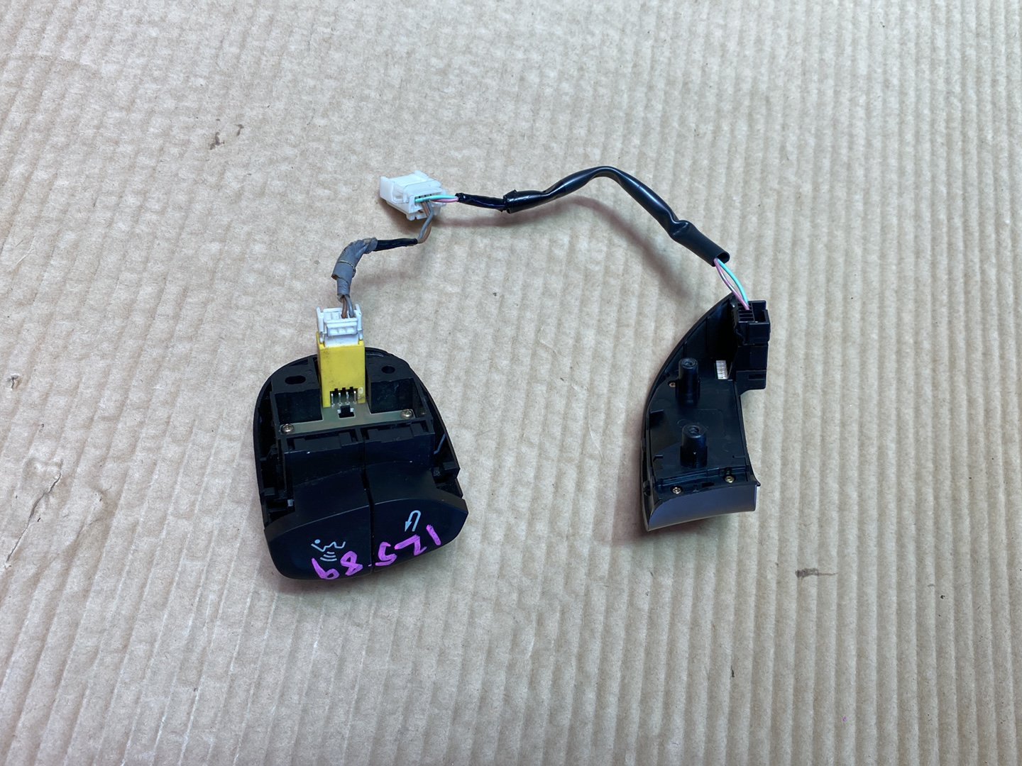 Honda Integra- Right Steering Wheel Controls PN: left steering wheel control