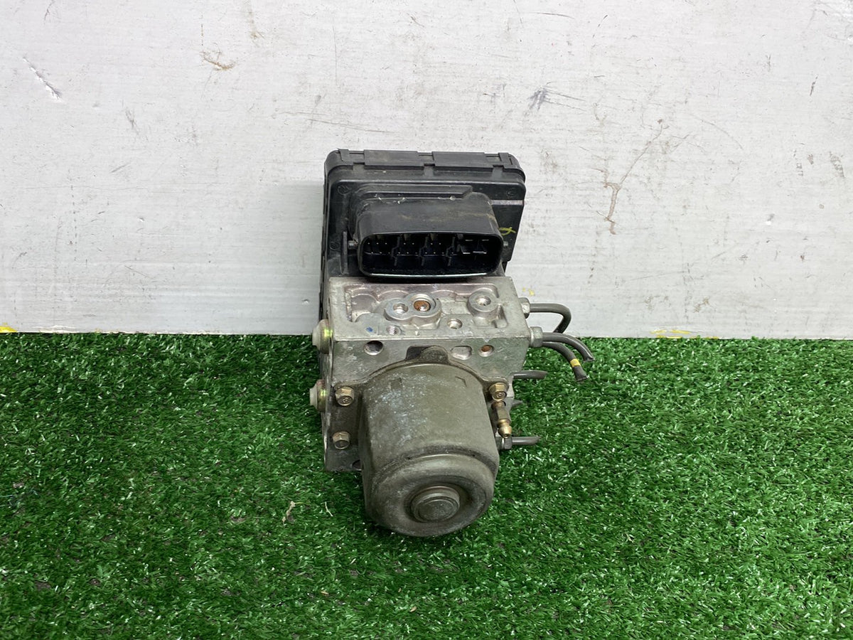 2005 Used Toyota Ist NCP60 - ABS Pump PN: See photos