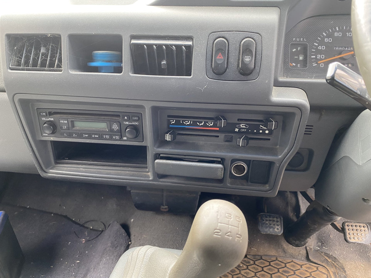 2014 Mitsubishi L300 Dismantling For Parts