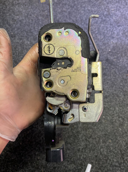 2004 Toyota Estima ACR30 - Right Front Door Lock Actuator
