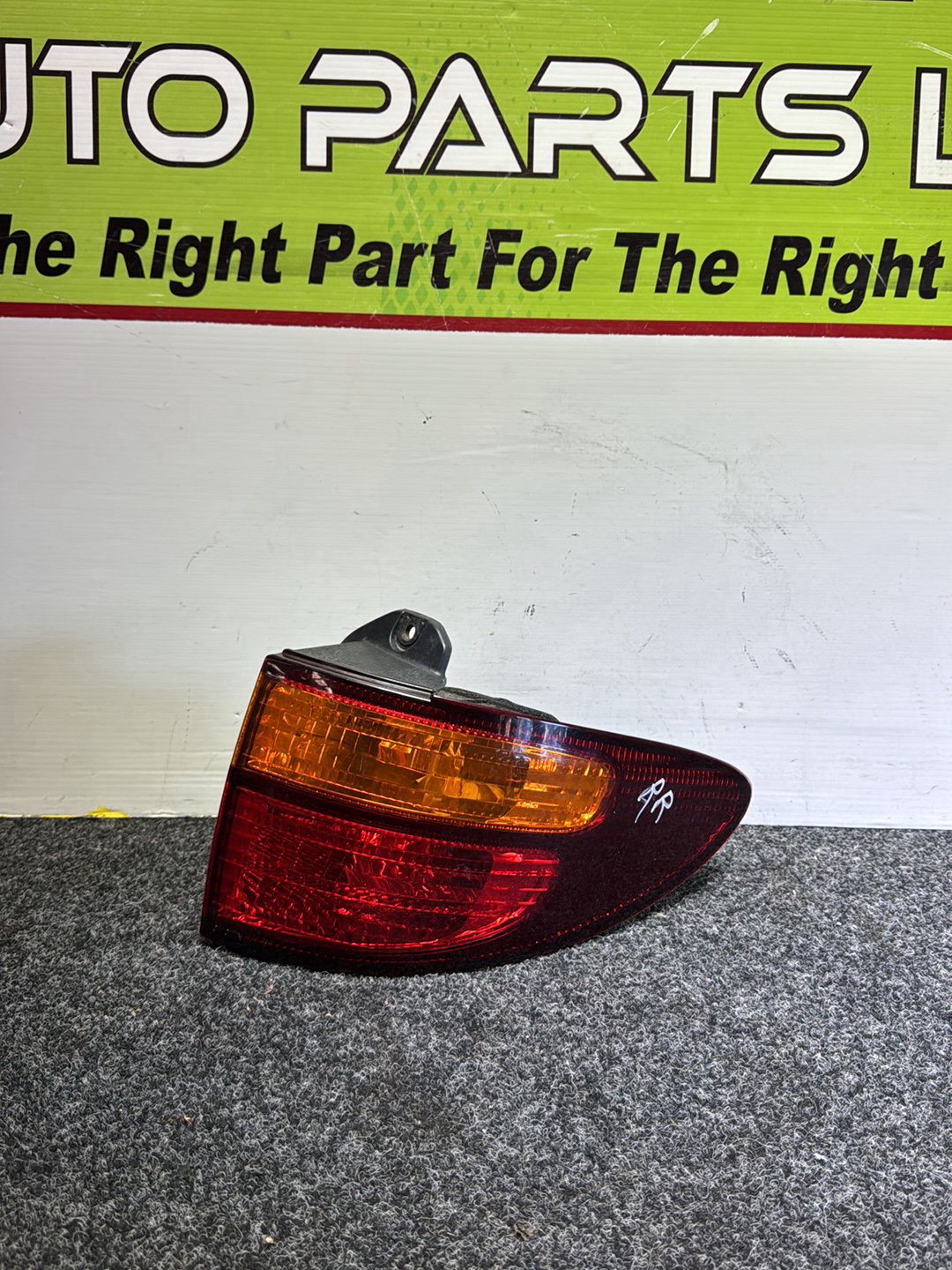 2000 Toyota Estima ACR30 - Right Taillight PN: ICHIKOH 28-140