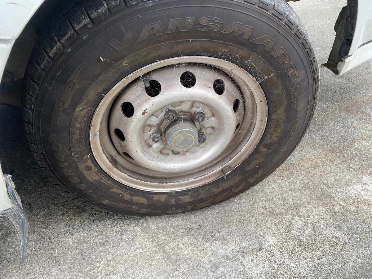 2014 Mitsubishi L300 Dismantling For Parts