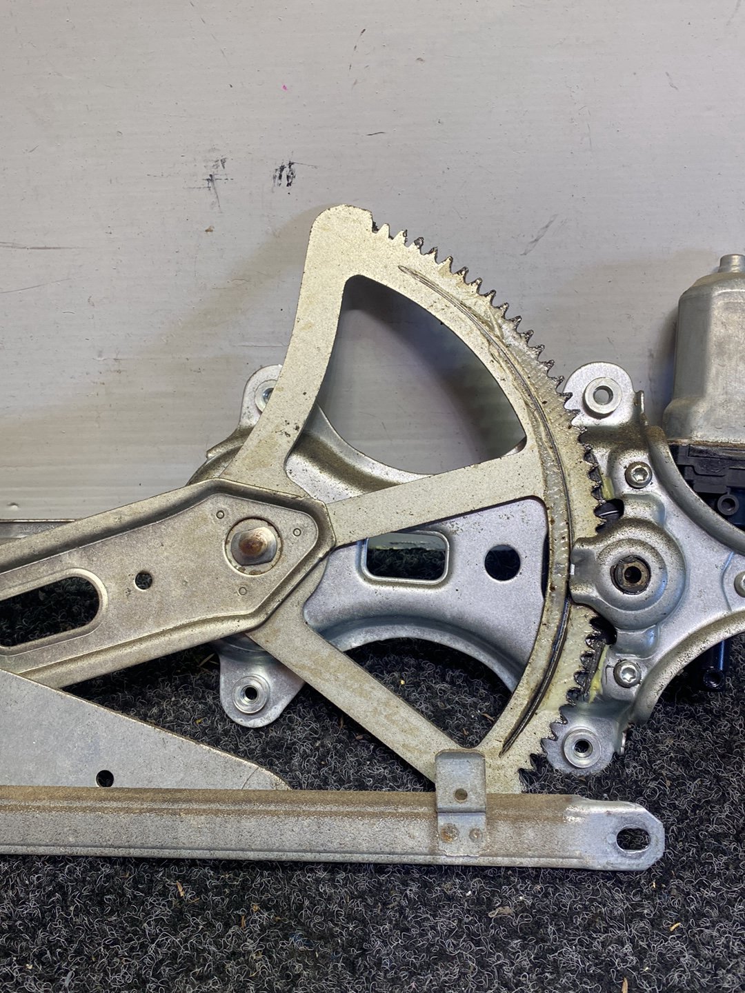 2013 Toyota Hiace - Right Front Window Regulator/Motor