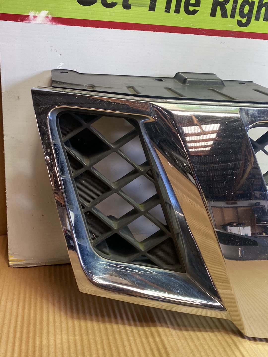 2010 Nissan Navara- Upper Bumper Grille PN:
