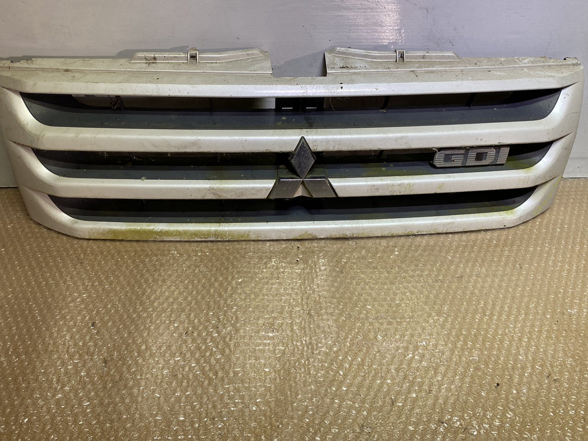 2002 Mitsubishi Pajero - Grille PN: see photos