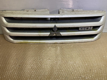 2002 Mitsubishi Pajero - Grille PN: see photos