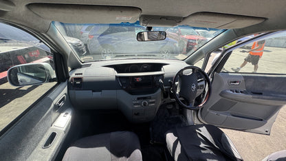 2005 Toyota Noah AZR60 Dismantling For Parts